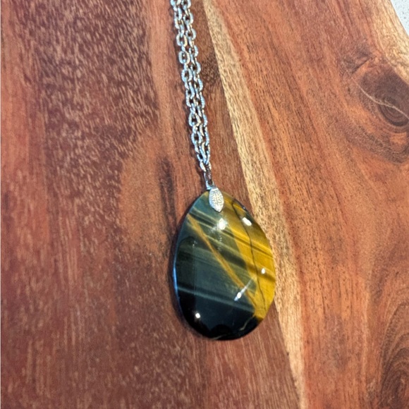 Tiger’s Eye Polished Pendant Necklace Oval Stone on Silver Tone Chain Green Gold - Picture 3 of 6